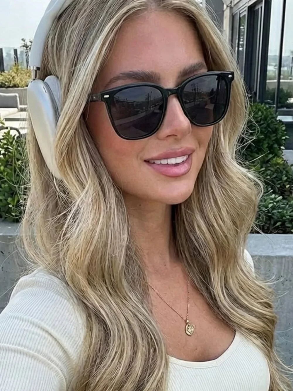 Chic UV400 Polarized Sunglasses Women | Anti-Glare & Full Frame Coverage